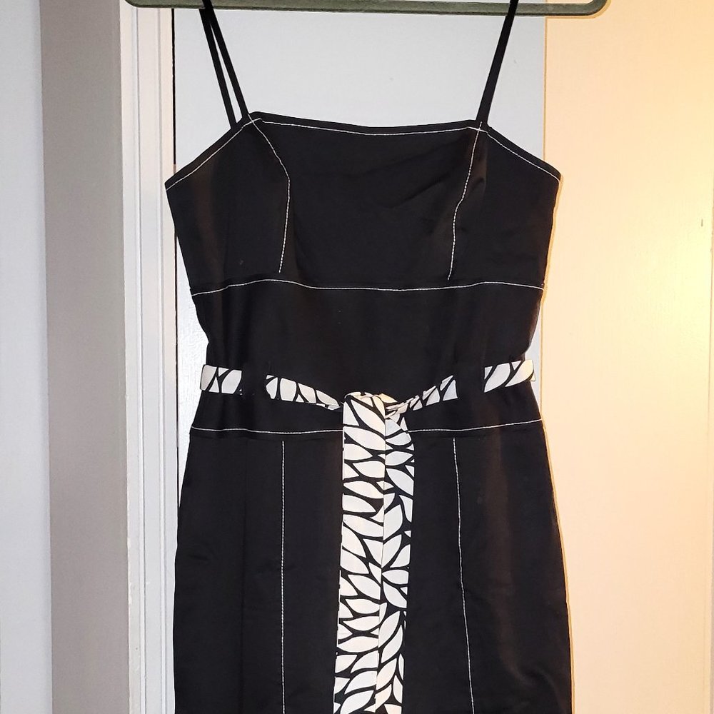 Citrine Black/White Strap - Sash Dress - 8